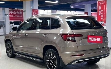 Skoda Karoq I, 2022 год, 2 100 000 рублей, 6 фотография