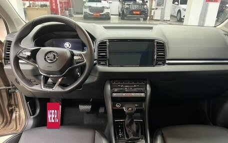 Skoda Karoq I, 2022 год, 2 100 000 рублей, 7 фотография