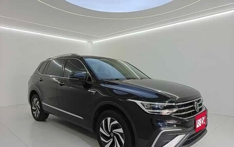 Volkswagen Tiguan II, 2023 год, 2 388 000 рублей, 1 фотография