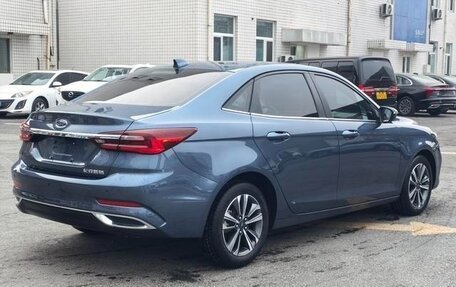 Ford Escort, 2023 год, 1 250 000 рублей, 3 фотография