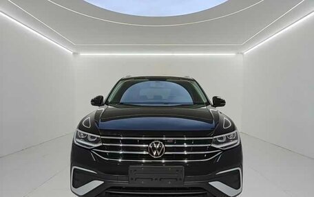 Volkswagen Tiguan II, 2023 год, 2 388 000 рублей, 2 фотография
