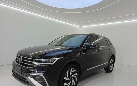 Volkswagen Tiguan II, 2023 год, 2 388 000 рублей, 3 фотография