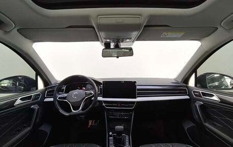 Volkswagen Tiguan II, 2023 год, 2 388 000 рублей, 7 фотография