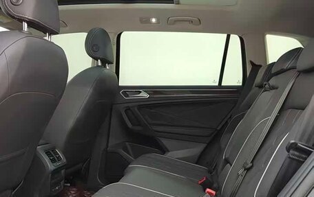 Volkswagen Tiguan II, 2023 год, 2 388 000 рублей, 10 фотография