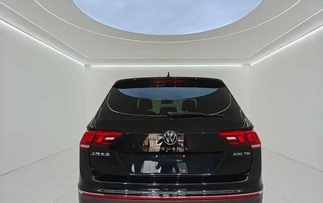 Volkswagen Tiguan II, 2023 год, 2 388 000 рублей, 5 фотография