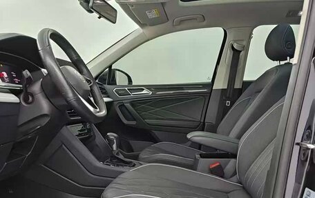 Volkswagen Tiguan II, 2023 год, 2 388 000 рублей, 8 фотография