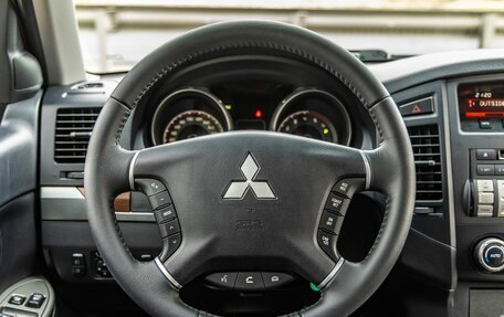 Mitsubishi Pajero IV, 2011 год, 2 325 000 рублей, 16 фотография