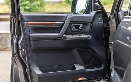 Mitsubishi Pajero IV, 2011 год, 2 325 000 рублей, 28 фотография