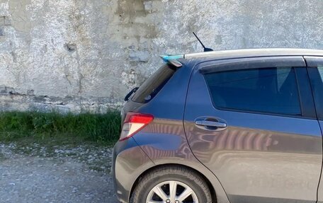 Toyota Vitz, 2011 год, 850 000 рублей, 2 фотография