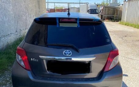 Toyota Vitz, 2011 год, 850 000 рублей, 3 фотография