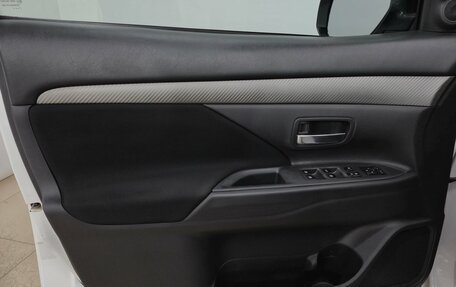 Mitsubishi Outlander III рестайлинг 3, 2017 год, 1 870 000 рублей, 7 фотография