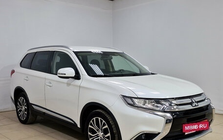 Mitsubishi Outlander III рестайлинг 3, 2017 год, 1 870 000 рублей, 3 фотография