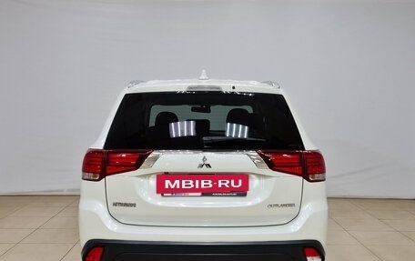Mitsubishi Outlander III рестайлинг 3, 2017 год, 1 870 000 рублей, 5 фотография