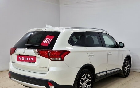 Mitsubishi Outlander III рестайлинг 3, 2017 год, 1 870 000 рублей, 4 фотография