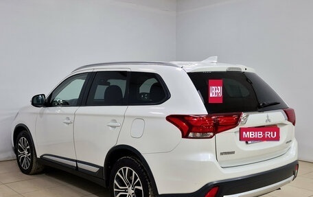 Mitsubishi Outlander III рестайлинг 3, 2017 год, 1 870 000 рублей, 6 фотография