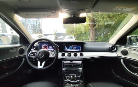 Mercedes-Benz E-Класс, 2018 год, 2 600 000 рублей, 10 фотография