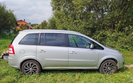 Opel Zafira B, 2013 год, 750 000 рублей, 1 фотография