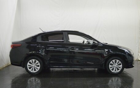 KIA Rio IV, 2018 год, 1 390 000 рублей, 4 фотография
