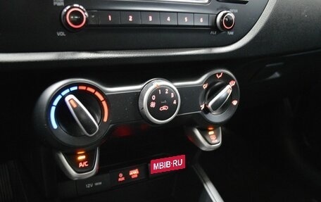 KIA Rio IV, 2018 год, 1 390 000 рублей, 15 фотография
