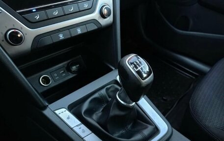 Hyundai Elantra VI рестайлинг, 2018 год, 1 570 000 рублей, 8 фотография