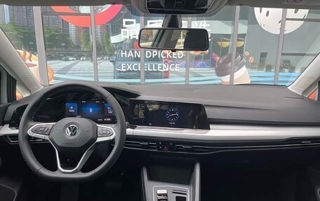 Volkswagen Golf VIII, 2023 год, 1 840 000 рублей, 13 фотография