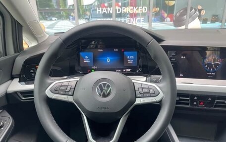 Volkswagen Golf VIII, 2023 год, 1 840 000 рублей, 19 фотография