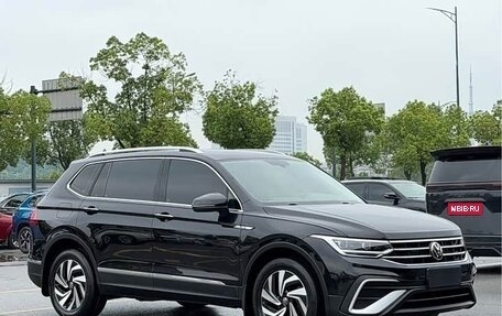 Volkswagen Tiguan II, 2022 год, 1 960 000 рублей, 1 фотография