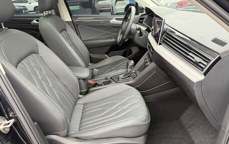 Volkswagen Tiguan II, 2022 год, 1 960 000 рублей, 7 фотография