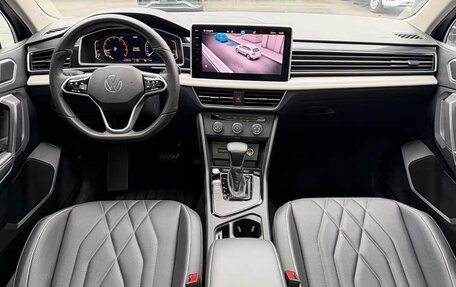 Volkswagen Tiguan II, 2022 год, 1 960 000 рублей, 6 фотография