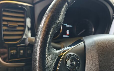 Mitsubishi Outlander III рестайлинг 3, 2022 год, 2 190 000 рублей, 7 фотография
