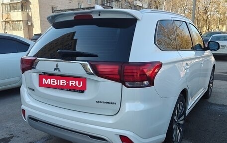 Mitsubishi Outlander III рестайлинг 3, 2022 год, 2 190 000 рублей, 5 фотография