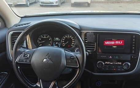 Mitsubishi Outlander III рестайлинг 3, 2022 год, 2 190 000 рублей, 3 фотография