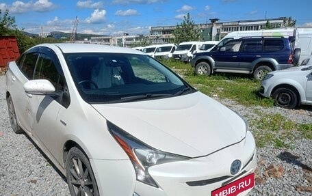 Toyota Prius IV XW50, 2016 год, 1 200 000 рублей, 1 фотография