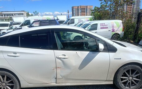 Toyota Prius IV XW50, 2016 год, 1 200 000 рублей, 2 фотография