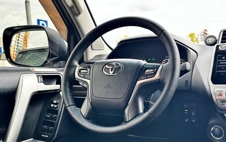 Toyota Land Cruiser Prado 150 рестайлинг 2, 2018 год, 4 800 000 рублей, 13 фотография