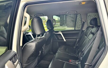 Toyota Land Cruiser Prado 150 рестайлинг 2, 2018 год, 4 800 000 рублей, 20 фотография