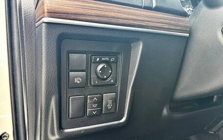 Toyota Land Cruiser Prado 150 рестайлинг 2, 2018 год, 4 800 000 рублей, 18 фотография