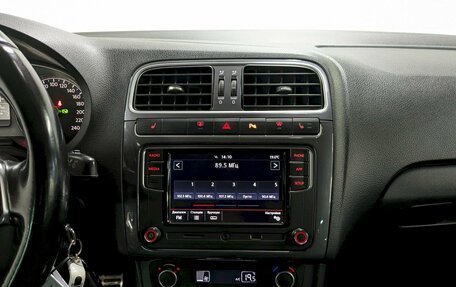 Volkswagen Polo VI (EU Market), 2018 год, 990 000 рублей, 23 фотография
