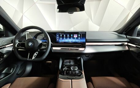 BMW 5 серия, 2025 год, 8 800 000 рублей, 11 фотография