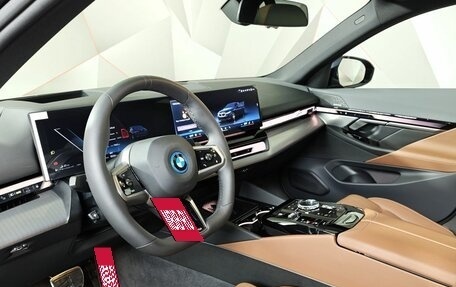 BMW 5 серия, 2025 год, 8 800 000 рублей, 12 фотография