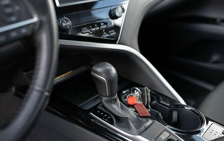Toyota Camry, 2019 год, 3 100 000 рублей, 14 фотография