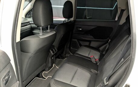 Mitsubishi Outlander III рестайлинг 3, 2020 год, 2 440 000 рублей, 6 фотография