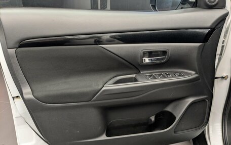 Mitsubishi Outlander III рестайлинг 3, 2020 год, 2 440 000 рублей, 11 фотография