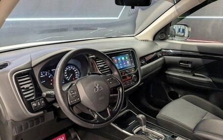 Mitsubishi Outlander III рестайлинг 3, 2020 год, 2 440 000 рублей, 10 фотография