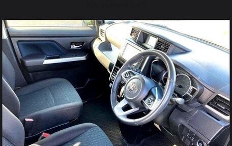 Toyota Roomy I, 2021 год, 1 000 000 рублей, 5 фотография