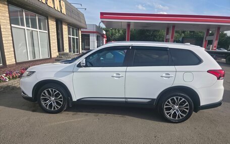Mitsubishi Outlander III рестайлинг 3, 2017 год, 2 100 000 рублей, 7 фотография