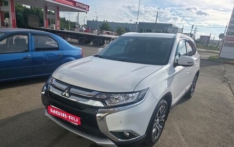 Mitsubishi Outlander III рестайлинг 3, 2017 год, 2 100 000 рублей, 2 фотография