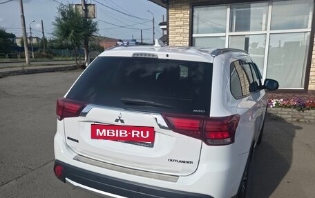 Mitsubishi Outlander III рестайлинг 3, 2017 год, 2 100 000 рублей, 3 фотография