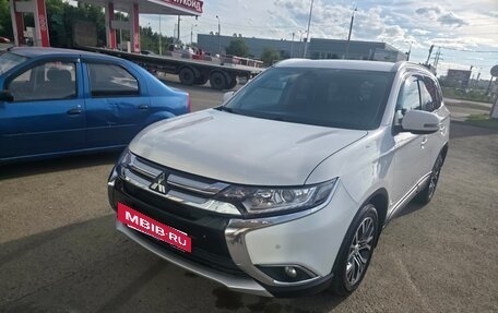 Mitsubishi Outlander III рестайлинг 3, 2017 год, 2 100 000 рублей, 9 фотография