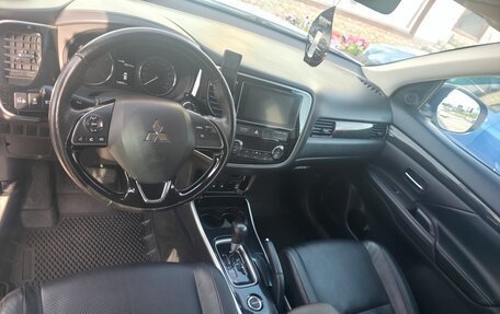 Mitsubishi Outlander III рестайлинг 3, 2017 год, 2 100 000 рублей, 13 фотография